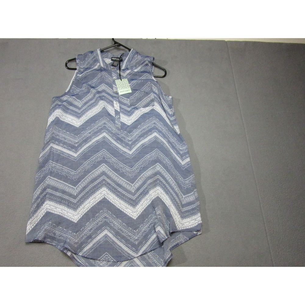 About A Girl Tunic Top Womens Large Blue Geometric Sleeveless Button Front New
